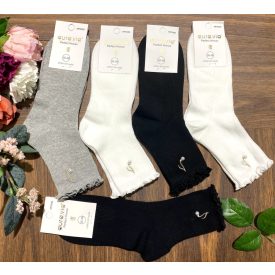 női zokni himzés gyöngyökkel 